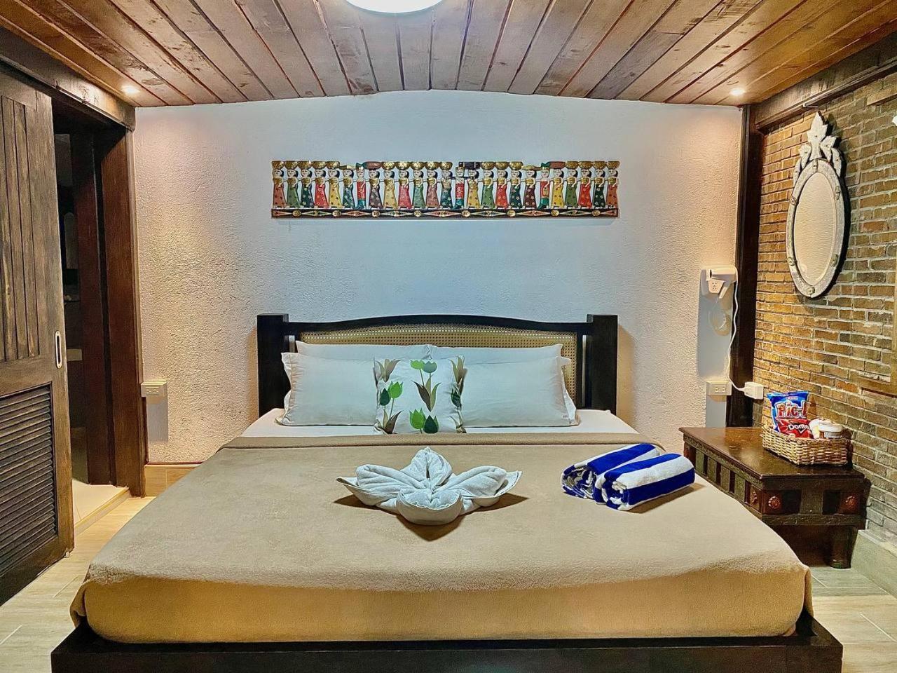 Chema'S By The Sea Hotel Самал Екстериор снимка