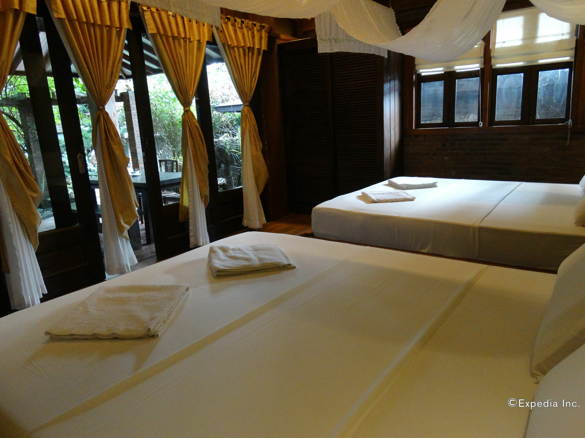 Chema'S By The Sea Hotel Самал Екстериор снимка